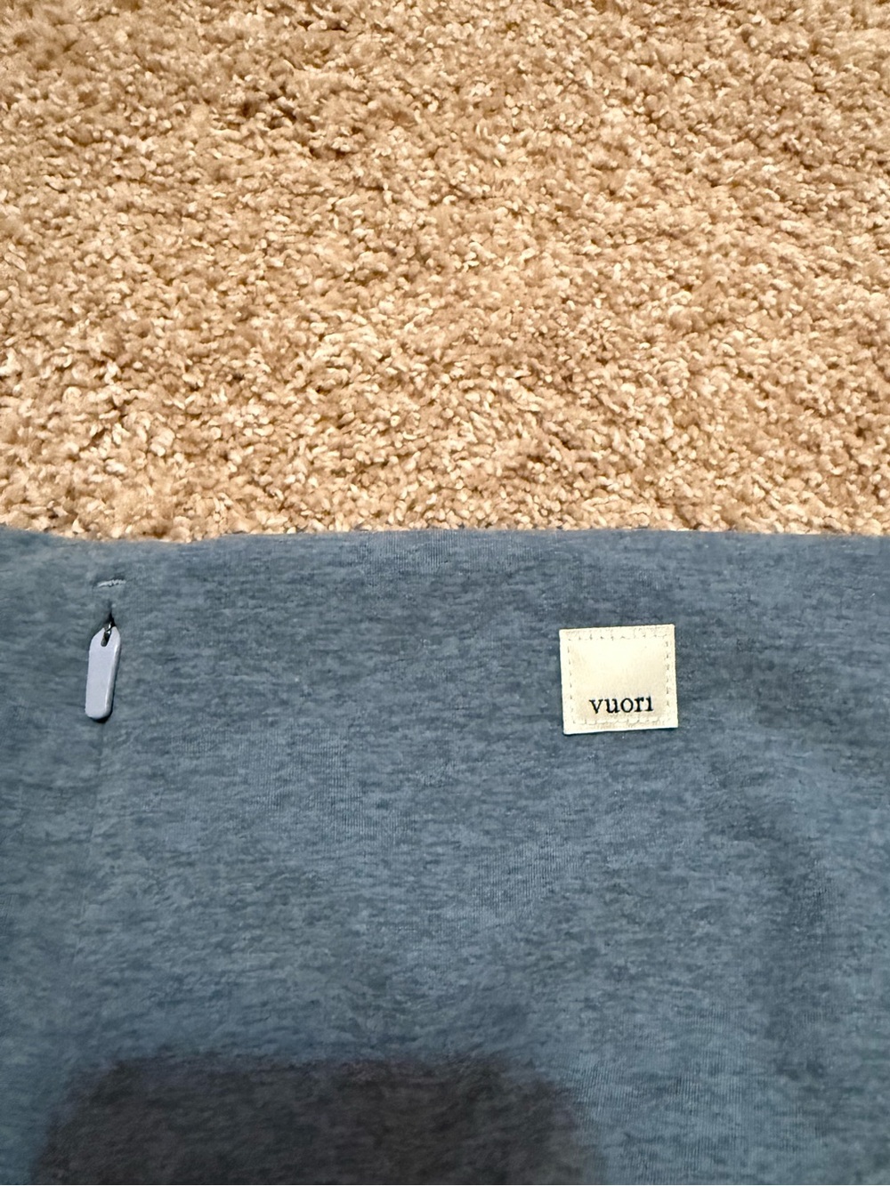 Vuori High-Waist Women Leggings in Slate Blue Capri Length - Picture 3 of 3